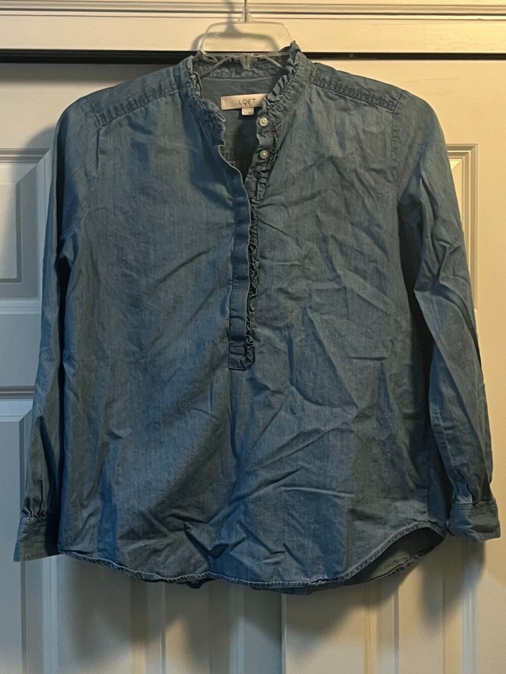 Ann Taylor LOFT Top Size Small Blue Chambray Ruffle Trim Lightweight Everyday